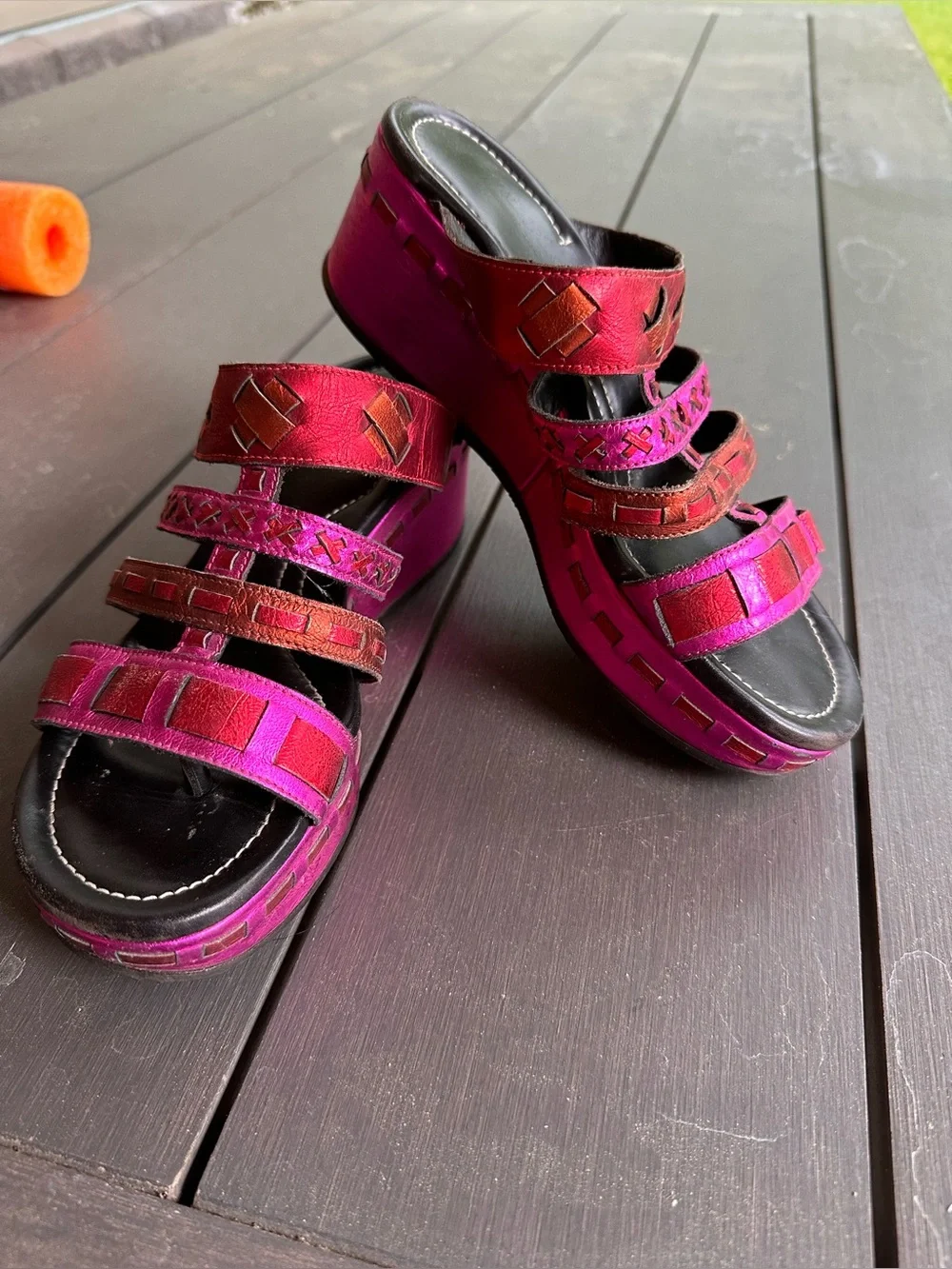 Donald J Pliner Made in Italy Pink & Red Platform Sandals - Picture 3 of 11
